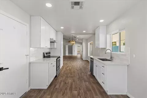 Entry Way - 1736 E Bluefield Ave, Phoenix, AZ 85022 photo 2 of 3