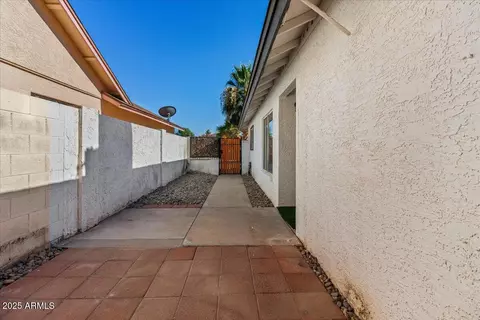 Exterior - 1736 E Bluefield Ave, Phoenix, AZ 85022 photo 4 of 7