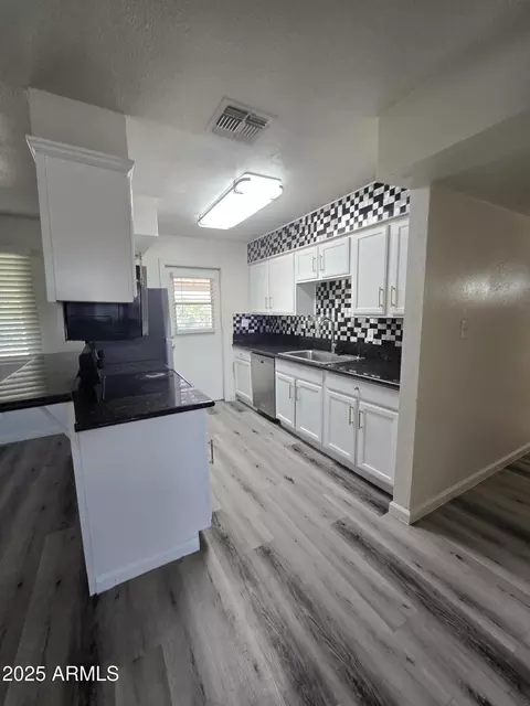 2048 W Pecan Rd, Phoenix, AZ 85041 photo 5