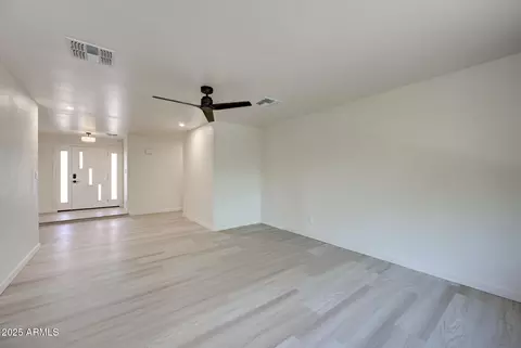 3409 E Mercer Ln, Phoenix, AZ 85028 photo 12