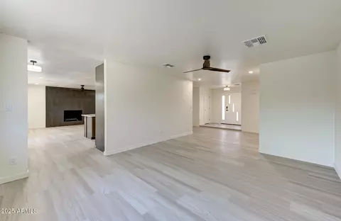 3409 E Mercer Ln, Phoenix, AZ 85028 photo 3