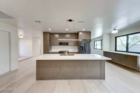 3409 E Mercer Ln, Phoenix, AZ 85028 photo 6