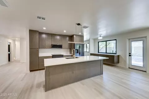 3409 E Mercer Ln, Phoenix, AZ 85028 photo 7