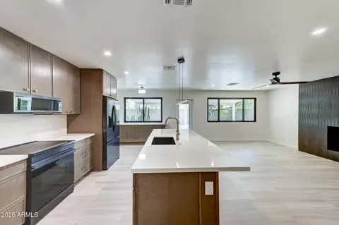 3409 E Mercer Ln, Phoenix, AZ 85028 photo 8