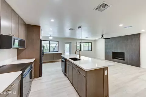 3409 E Mercer Ln, Phoenix, AZ 85028 photo 4