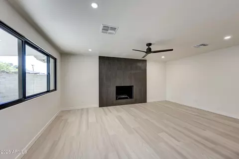 3409 E Mercer Ln, Phoenix, AZ 85028 photo 11