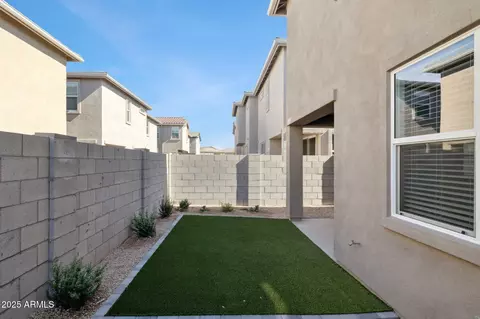 Exterior - 5830 E Zachary Dr, Phoenix, AZ 85054 photo 5 of 5