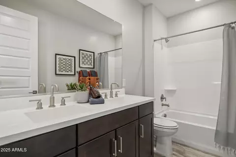 Bath - 5830 E Zachary Dr, Phoenix, AZ 85054 photo 2 of 3