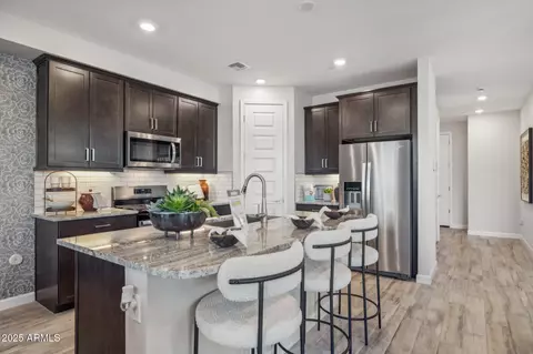 Entry Way - 5830 E Zachary Dr, Phoenix, AZ 85054 photo 1 of 4