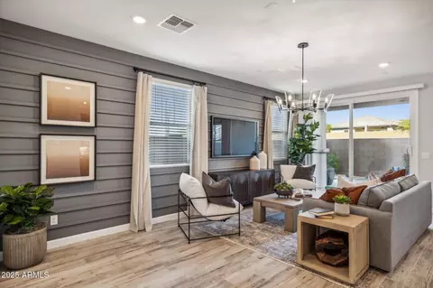 5830 E Zachary Dr, Phoenix, AZ 85054