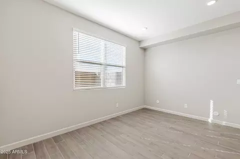 5823 E Covey Ln, Phoenix, AZ 85054 photo 5