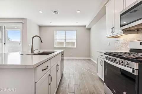 5823 E Covey Ln, Phoenix, AZ 85054 photo 8