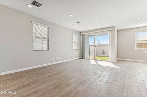 5823 E Covey Ln, Phoenix, AZ 85054 photo 9