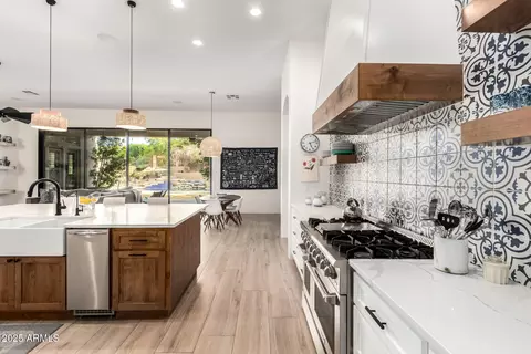Kitchen - 1611 W Pearce Rd, Phoenix, AZ 85041 photo 5 of 5