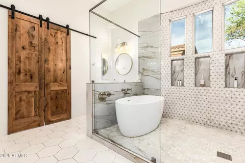 Bath - 1611 W Pearce Rd, Phoenix, AZ 85041 photo 2 of 8
