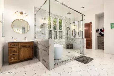 Bath - 1611 W Pearce Rd, Phoenix, AZ 85041 photo 3 of 8