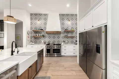 Kitchen - 1611 W Pearce Rd, Phoenix, AZ 85041 photo 4 of 5
