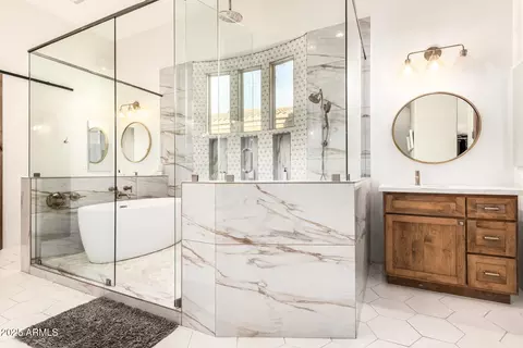 Bath - 1611 W Pearce Rd, Phoenix, AZ 85041 photo 1 of 8