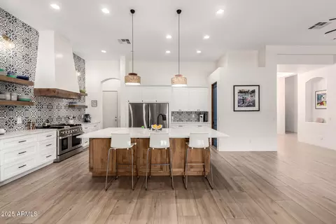 Kitchen - 1611 W Pearce Rd, Phoenix, AZ 85041 photo 1 of 5