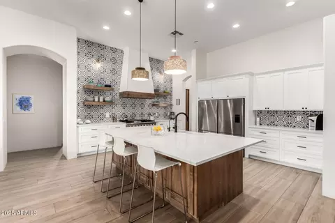 Kitchen - 1611 W Pearce Rd, Phoenix, AZ 85041 photo 2 of 5