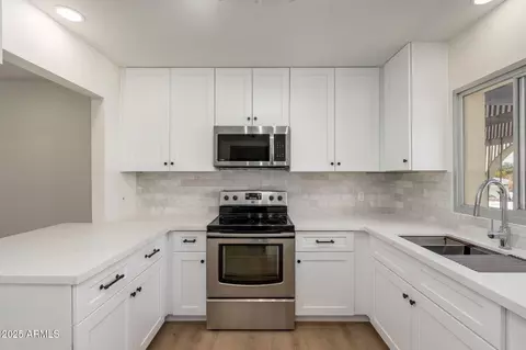 131 N Higley Rd #215, Mesa, AZ 85205