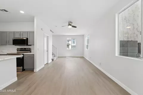 Living - 1409 E Bloch Rd, Phoenix, AZ 85040 photo 2 of 3