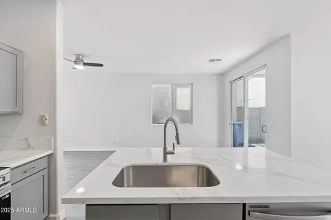 Kitchen - 1409 E Bloch Rd, Phoenix, AZ 85040 photo 2 of 5