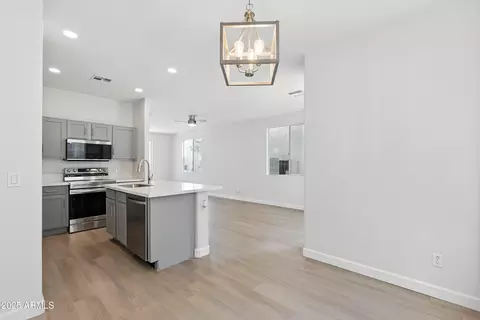 Entry Way - 1409 E Bloch Rd, Phoenix, AZ 85040 photo 1 of 1