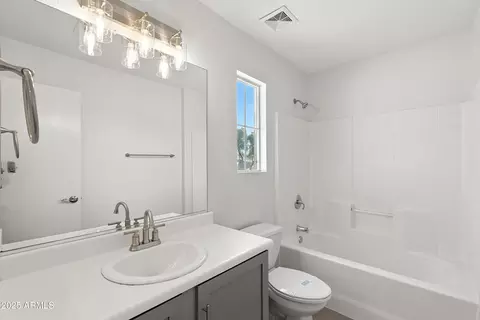 Bath - 1409 E Bloch Rd, Phoenix, AZ 85040 photo 4 of 4