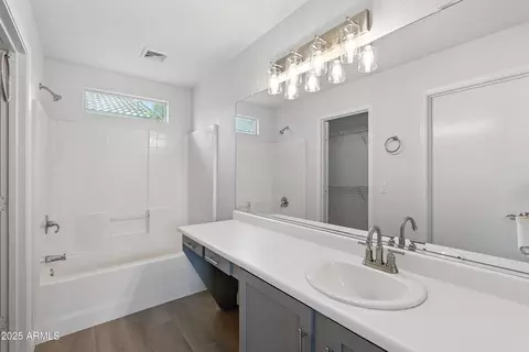Bath - 1409 E Bloch Rd, Phoenix, AZ 85040 photo 1 of 4