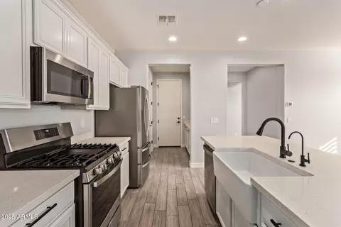 Kitchen - 9422 E Static Ave, Mesa, AZ 85212 photo 3 of 4