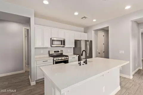 Kitchen - 9422 E Static Ave, Mesa, AZ 85212 photo 2 of 4