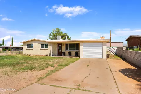 611 S Carmichael Ave, Sierra Vista, AZ 85635