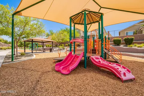 View/Area - 3903 E Branham Ln, Phoenix, AZ 85042 photo 2 of 4