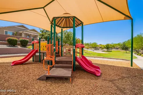 View/Area - 3903 E Branham Ln, Phoenix, AZ 85042 photo 3 of 4