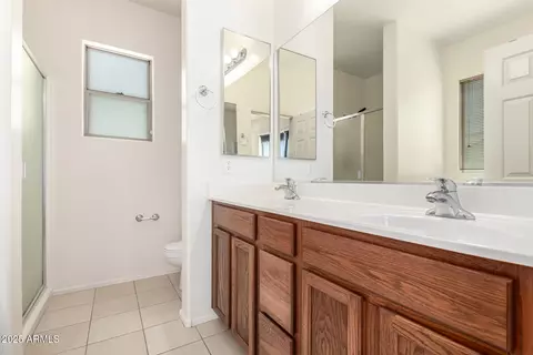 Bath - 3903 E Branham Ln, Phoenix, AZ 85042 photo 2 of 6