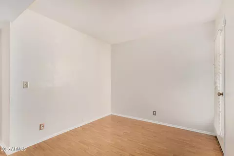 Living - 1165 E Beryl Ave, Phoenix, AZ 85020 photo 4 of 4