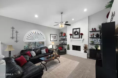 734 N 38th St, Mesa, AZ 85205 photo 2