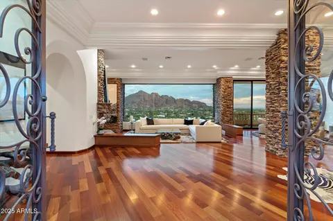 6827 N Highlands Dr, Paradise Valley, AZ 85253