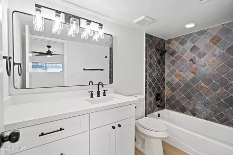 Bath - 1121 E Townley Ave, Phoenix, AZ 85020 photo 5 of 5
