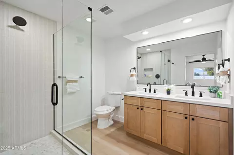 Bath - 1121 E Townley Ave, Phoenix, AZ 85020 photo 1 of 5