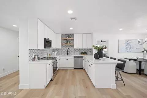 Kitchen - 1121 E Townley Ave, Phoenix, AZ 85020 photo 3 of 4