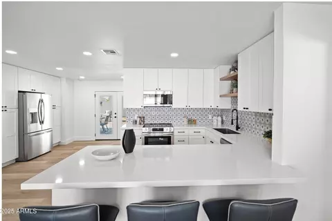 Kitchen - 1121 E Townley Ave, Phoenix, AZ 85020 photo 2 of 4