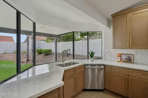 810 E Meadow Ln, Phoenix, AZ 85022 photo 3