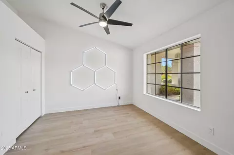 810 E Meadow Ln, Phoenix, AZ 85022 photo 9