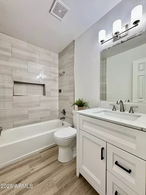 Bath - 1622 E Campbell Ave #T, Phoenix, AZ 85016 photo 1 of 6