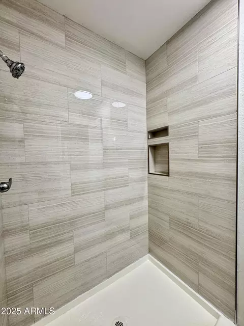 Bath - 1622 E Campbell Ave #T, Phoenix, AZ 85016 photo 6 of 6