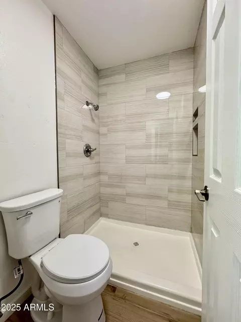 Bath - 1622 E Campbell Ave #T, Phoenix, AZ 85016 photo 5 of 6