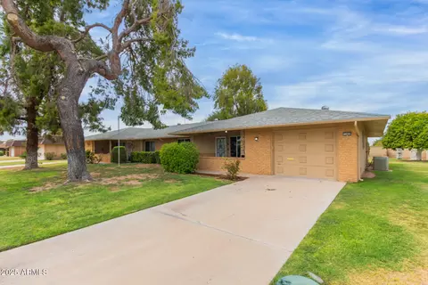 15662 N Lakeforest Dr, Sun City, AZ 85351