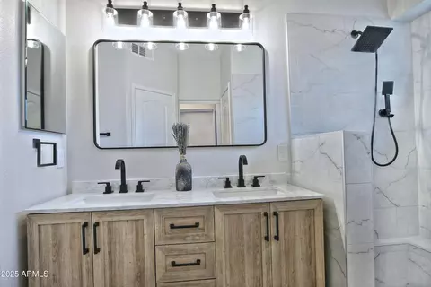 Bath - 11258 E Pronghorn Ave, Mesa, AZ 85212 photo 2 of 2